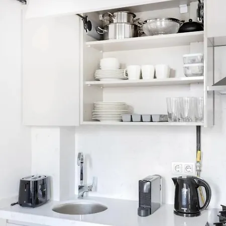 Elegant & Charming In Beyoglu Апартаменты *